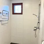 Bright & Spacious Retreat Near Santa Claus Village -free Parking *