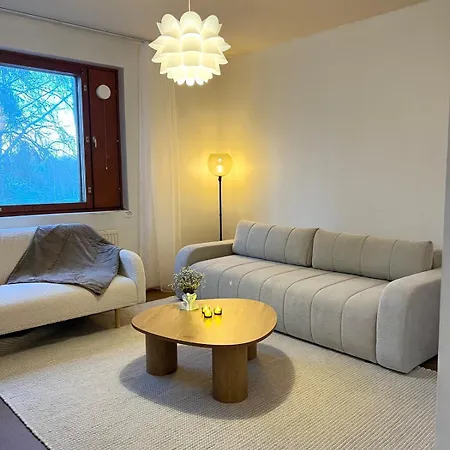 Bright & Spacious Retreat Near Santa Claus Village -free Parking