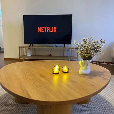 Apartmán Bright & Spacious Retreat Near Santa Claus Village -free Parking *