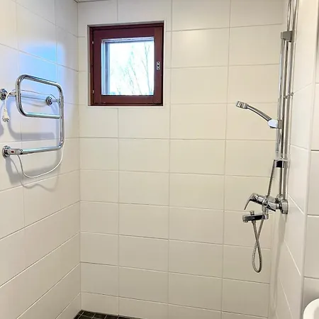 Bright & Spacious Retreat Near Santa Claus Village -free Parking *