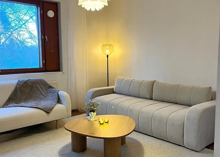 Bright & Spacious Retreat Near Santa Claus Village -free Parking