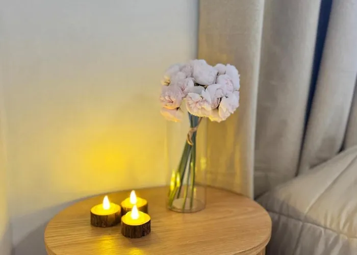 Bright & Spacious Retreat Near Santa Claus Village -free Parking *