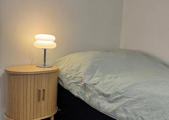 Bright & Spacious Retreat Near Santa Claus Village -free Parking *